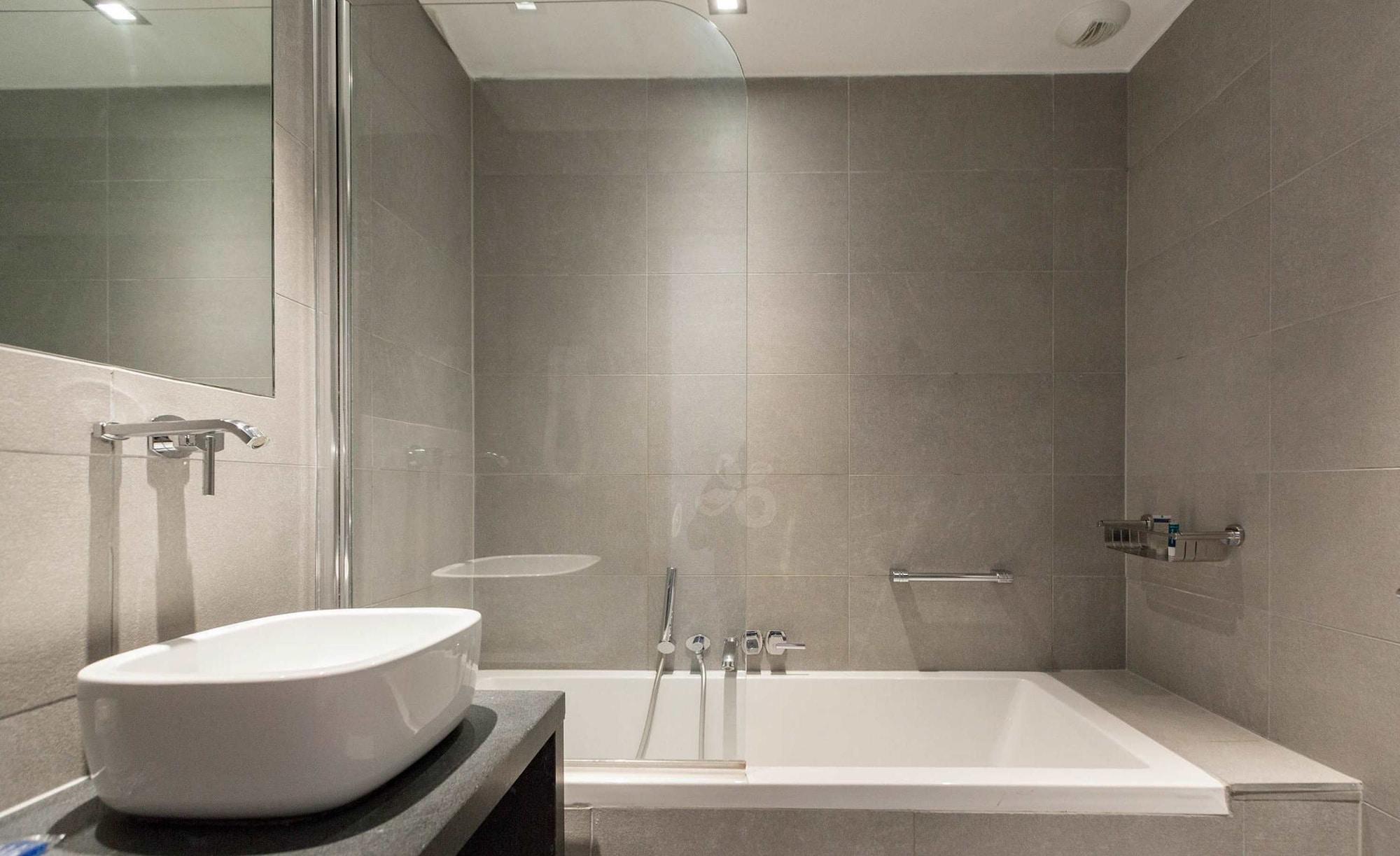 Hotel Aqua By Happyculture Saint-Gilles Exterior photo