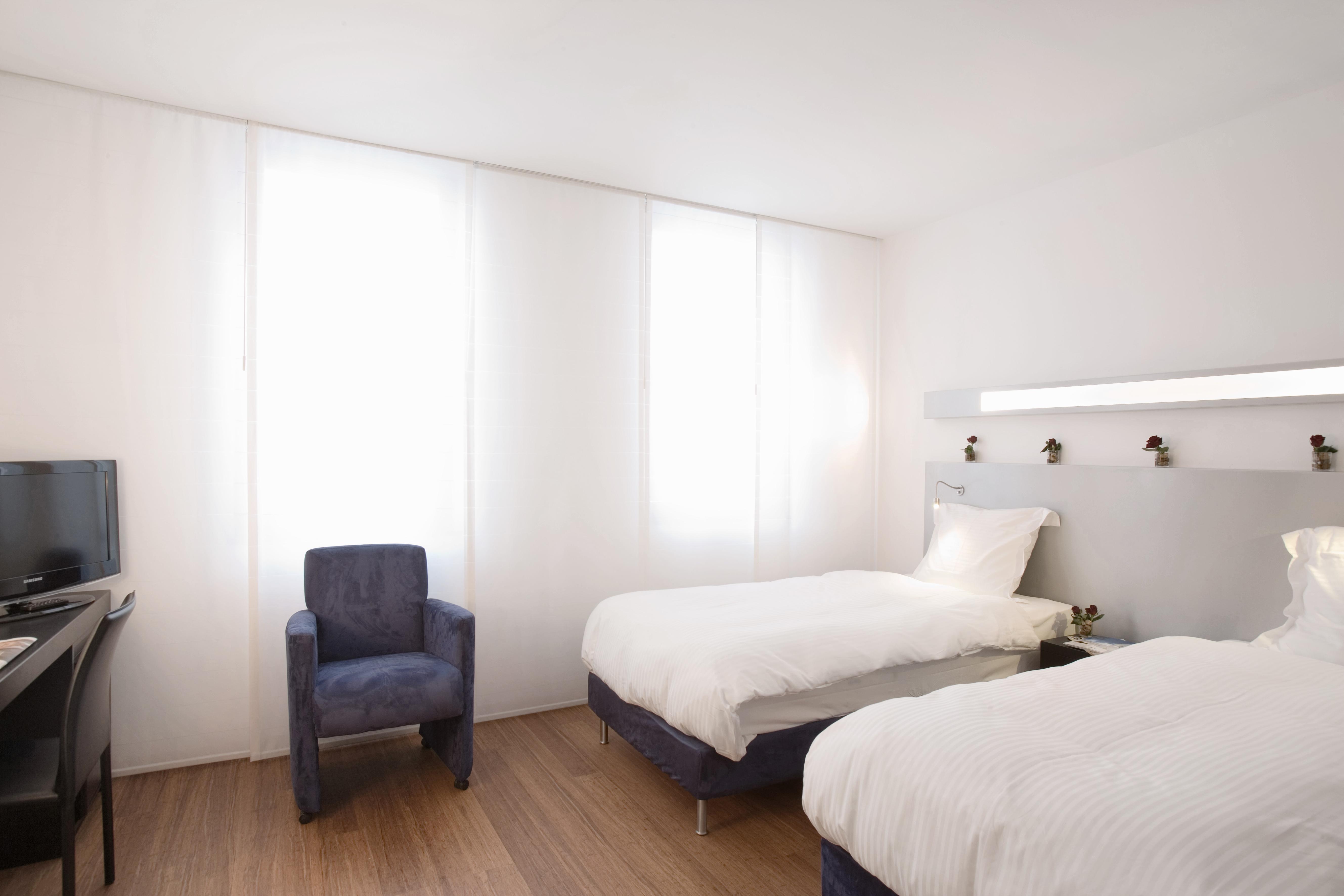 Hotel Aqua By Happyculture Saint-Gilles Exterior photo