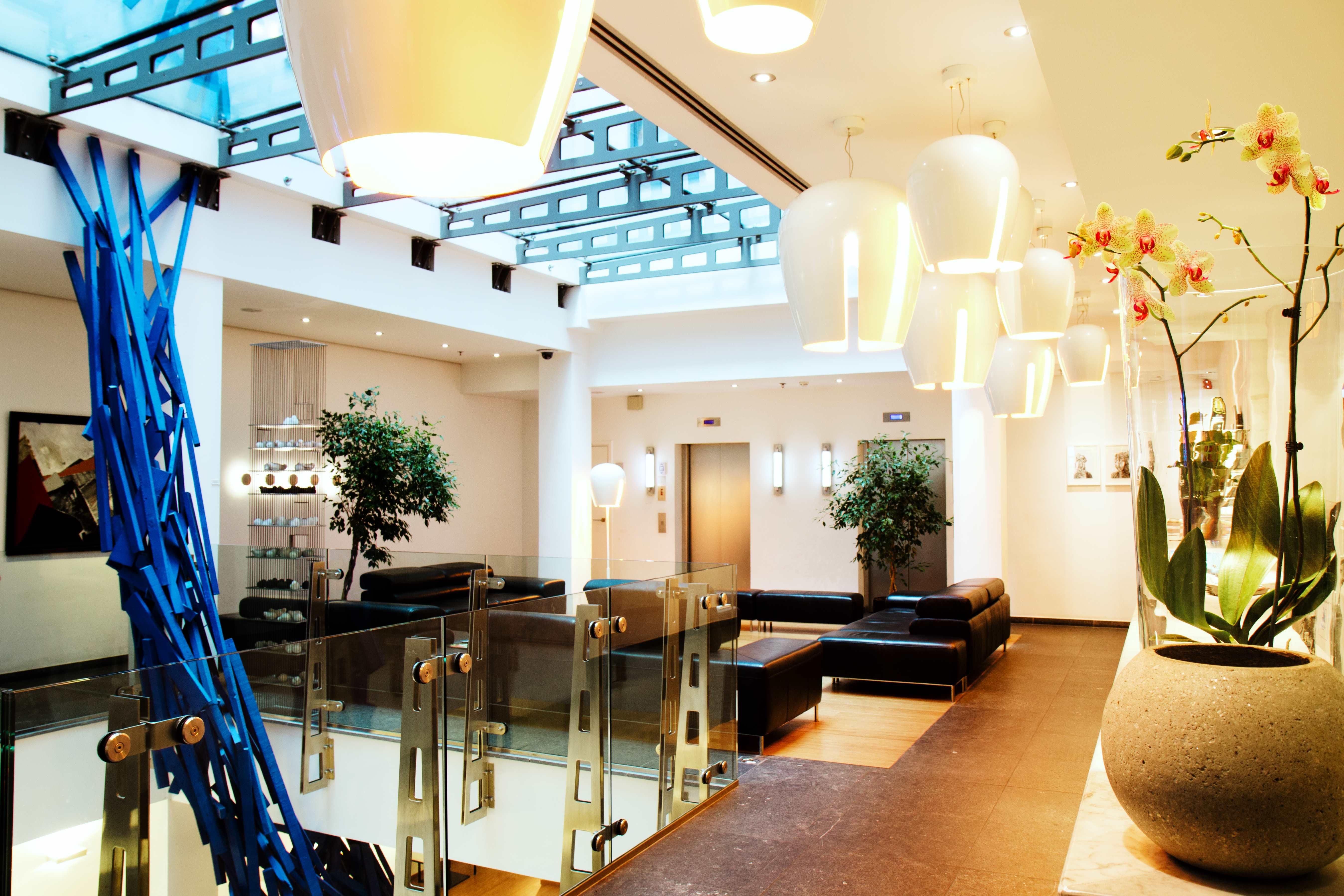 Hotel Aqua By Happyculture Saint-Gilles Exterior photo