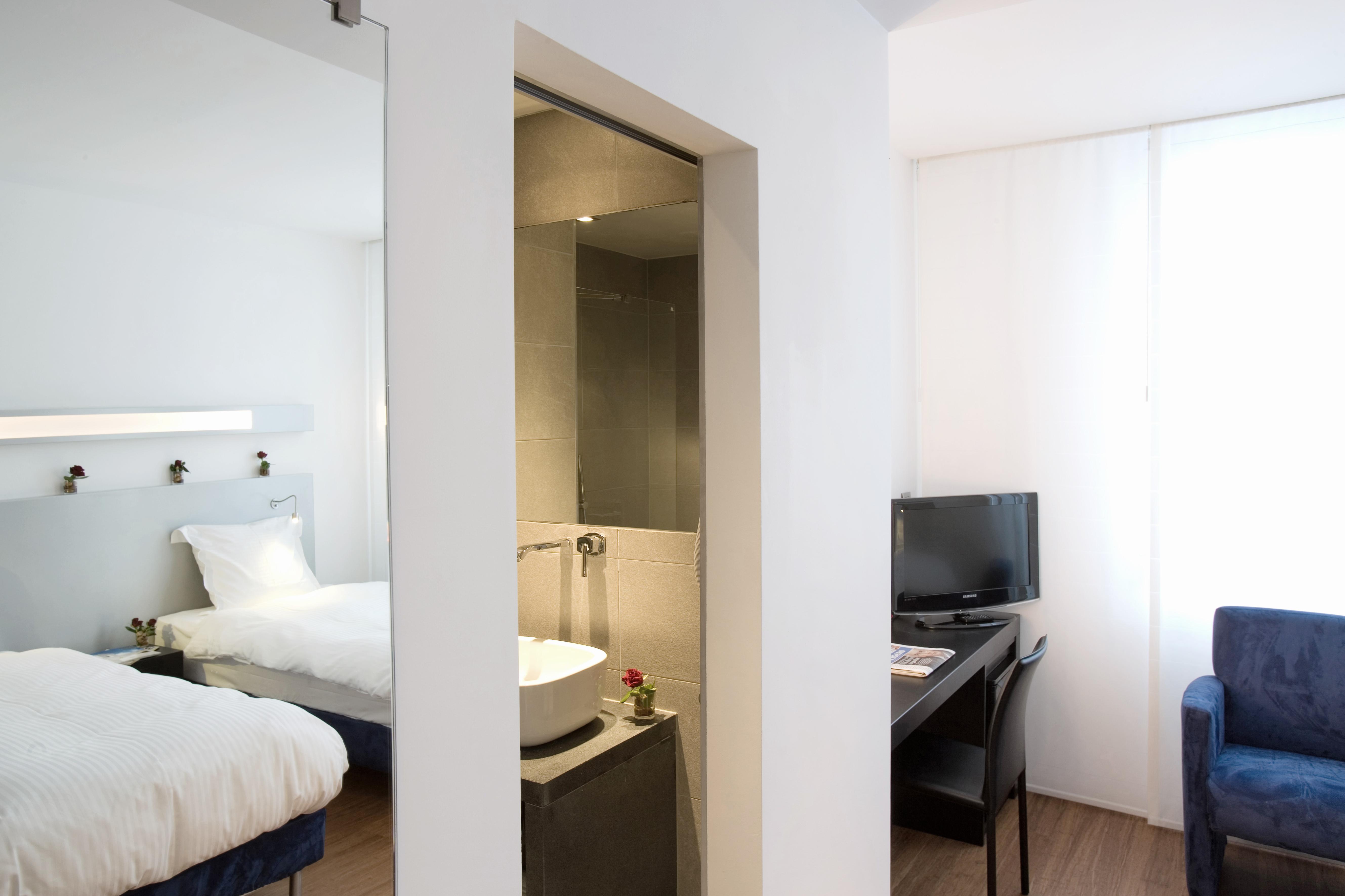 Hotel Aqua By Happyculture Saint-Gilles Exterior photo