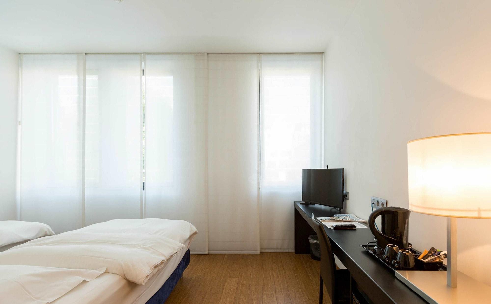 Hotel Aqua By Happyculture Saint-Gilles Exterior photo