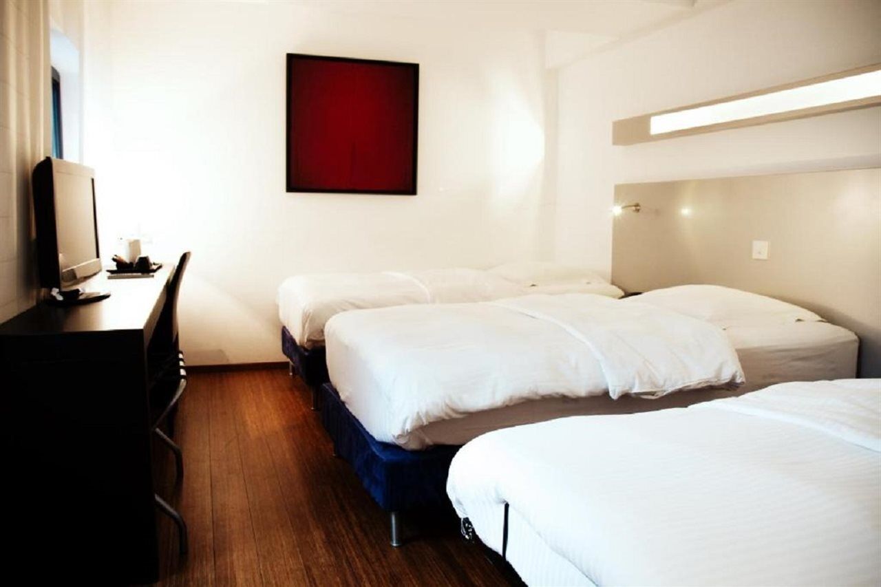 Hotel Aqua By Happyculture Saint-Gilles Exterior photo